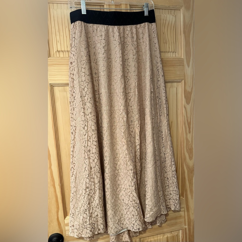 LuLaRoe Medium Nude/Pink Lace Lucy Skirt - Picture 3 of 3